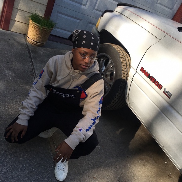 Meet your Posher, Monashia - Picture 1 of 1